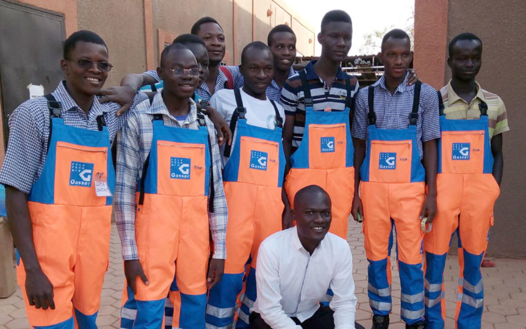 Arbeitskleidung für Lernende in Burkina Faso