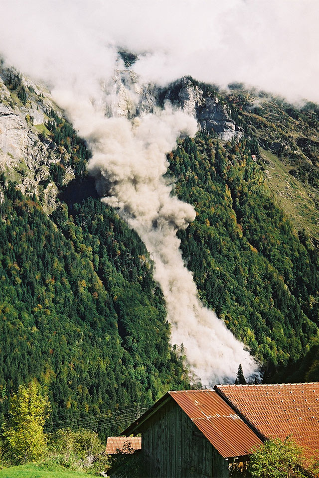 4. Oktober 2001, 15 Uhr: Die erste Grosssprengung