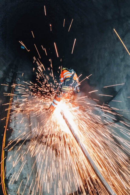 Mit der Trennscheibe am hängenden Seil