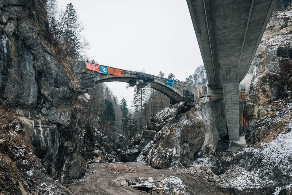 Erfolgreiche Brückensprengung