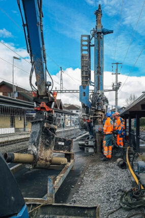 Mikropfähle bohren unter Bahnbetrieb