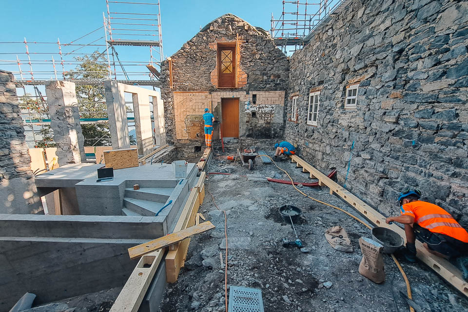 Unterfangung / Betonarbeiten Treppenzugang