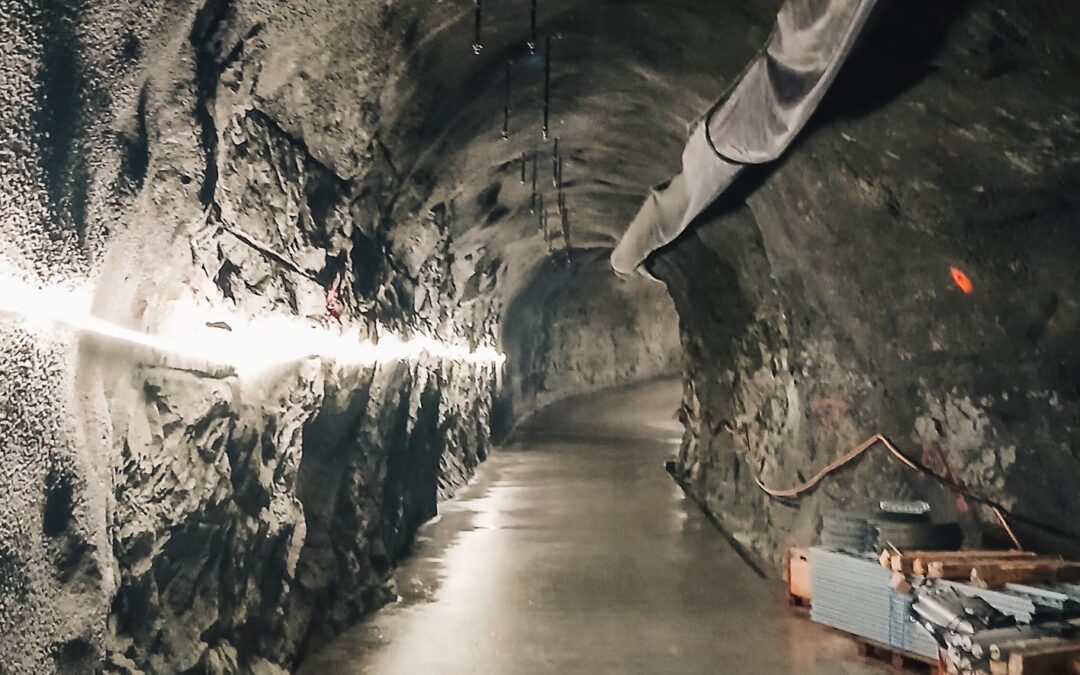 Anker- und Bohrarbeiten im Stollen