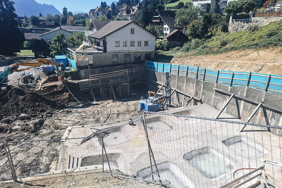 Bachseitig abgespriesste Rühlwand