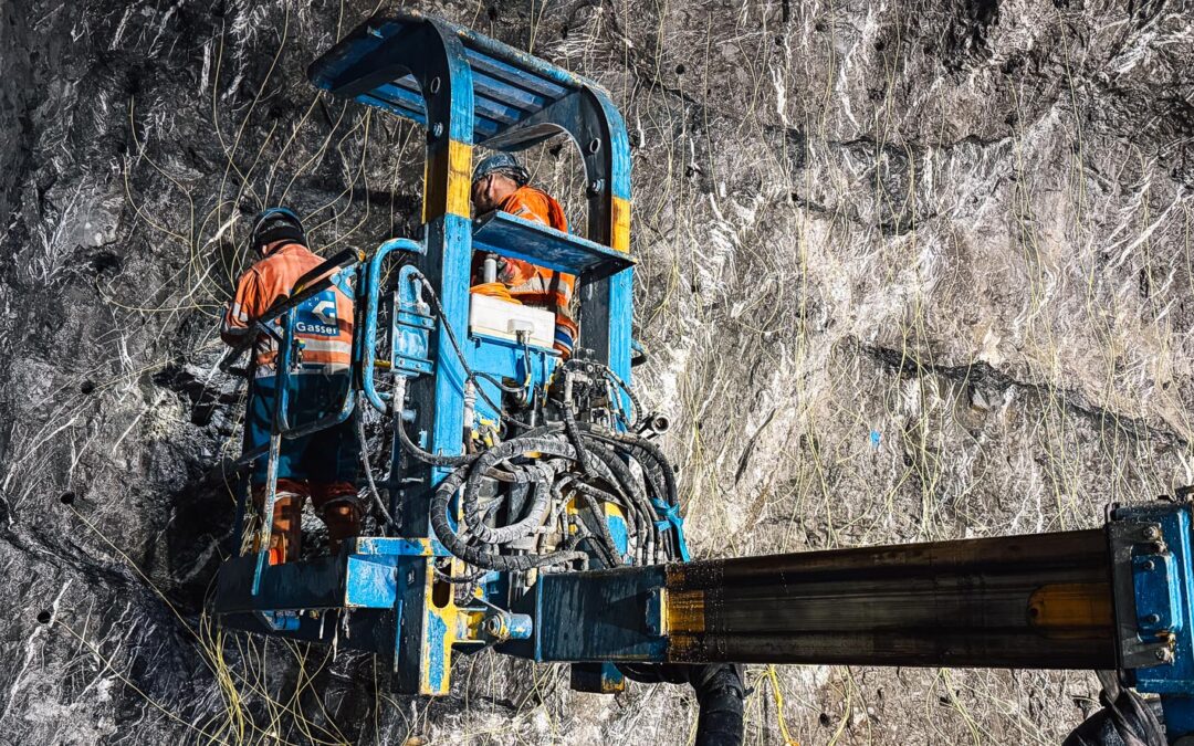 Moderne Lagerkaverne im Fels