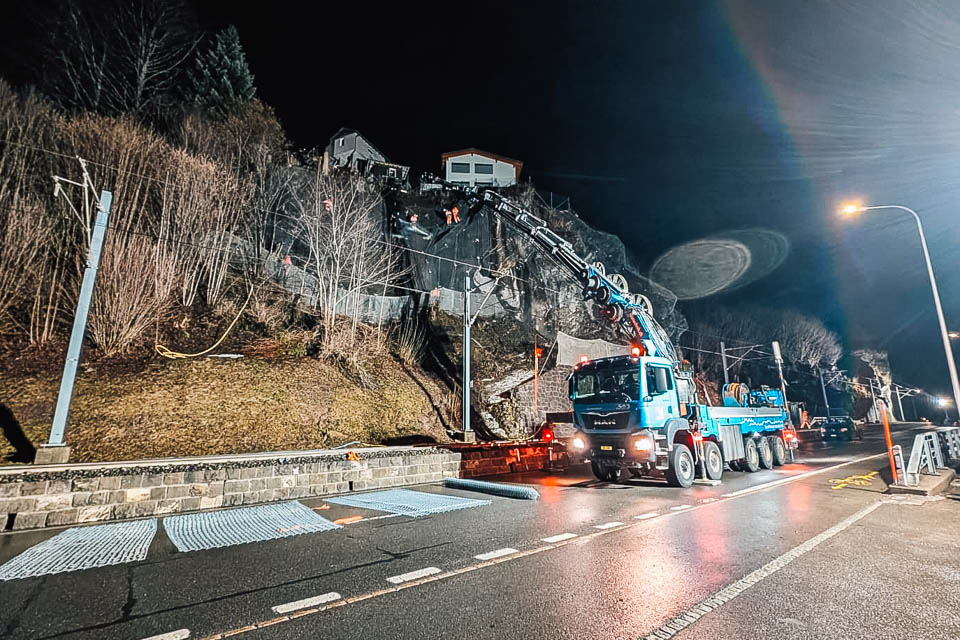 Netzmontage mit dem Kran