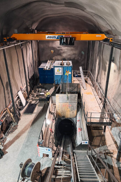 Blick vom oberen Teil der Steilstrecke in die Kaverne und den unteren Teil der Steilstrecke.