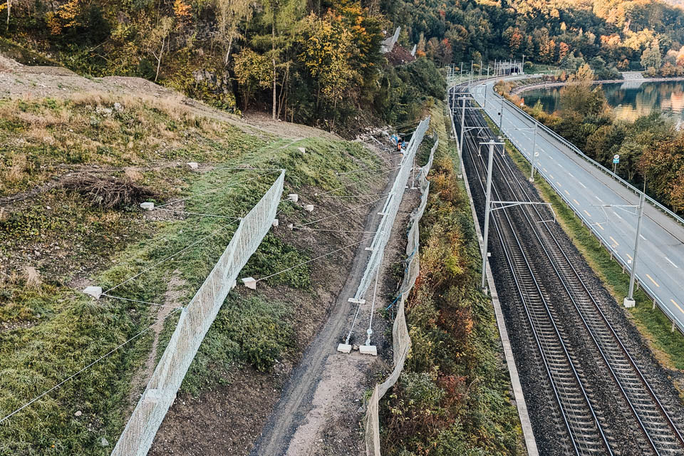 Neue Wanderwegführung hinter Schutzwerk