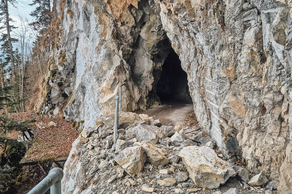 Steinschlag zwischen Tunnel 3 und 4