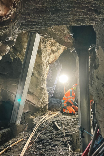 Neue Gewölbeabstützungen im Tunnel 3