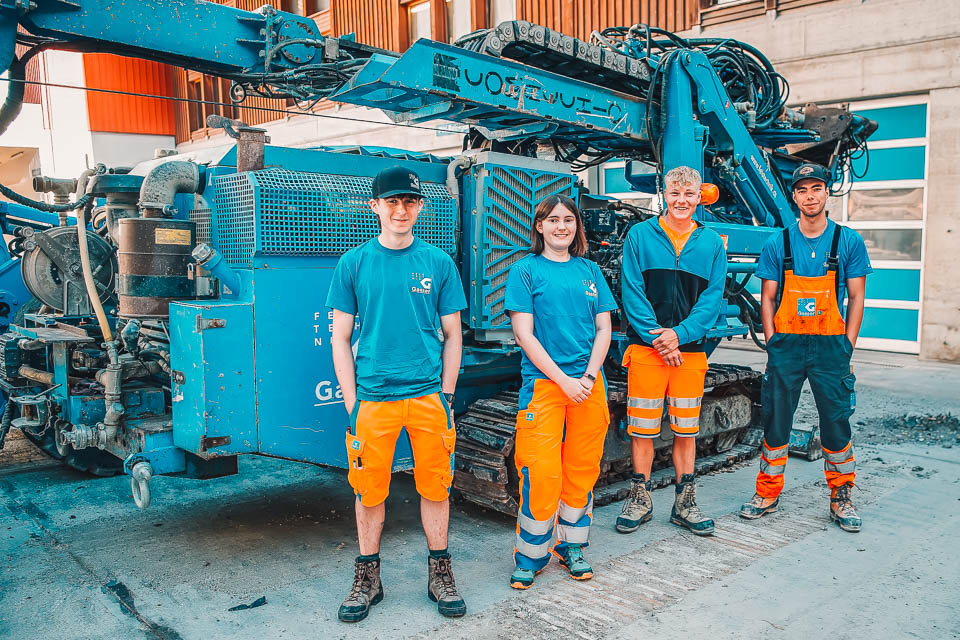 Linus Durrer, Logistiker EBA; Lily Ming, Kauffrau EFZ; Andrew Mühlematter, Grundbauer EFZ; Levin Glarner, Baumaschinenmechaniker EFZ